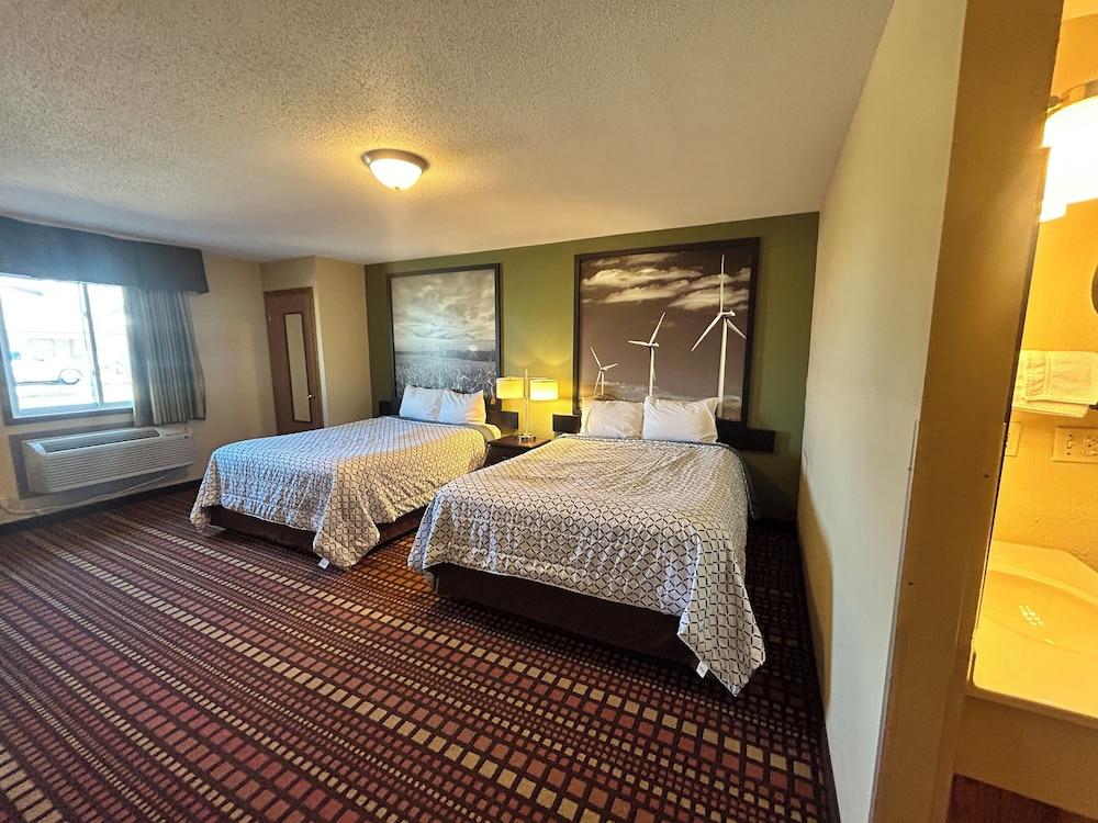Two Queen Non Smoking - Relax Inn & Suites in Adair